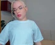 blonde_mee is a 18 year old female webcam sex model.