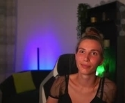 charlottgotit is a 19 year old female webcam sex model.