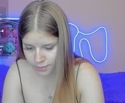 caitlinharis is a 18 year old female webcam sex model.