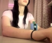 constancefeusier is a 18 year old female webcam sex model.