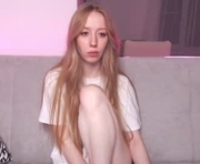 luna_insanity is a 21 year old female webcam sex model.
