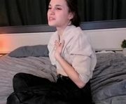 katydavy is a 18 year old female webcam sex model.