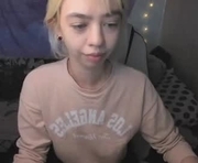 virtualtulpa is a 25 year old female webcam sex model.
