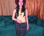 sweetelodie is a 18 year old female webcam sex model.