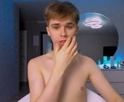 mark_bearcub is a 18 year old male webcam sex model.