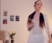 alexblush is a 18 year old female webcam sex model.