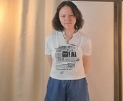 lynbuff is a 18 year old female webcam sex model.