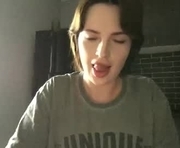 1dove is a 23 year old female webcam sex model.