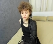 dizer_clop is a 19 year old female webcam sex model.