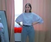 synnovebuoy is a 18 year old female webcam sex model.