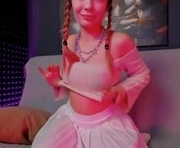 sashacare is a 18 year old female webcam sex model.