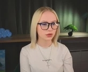 odettedunnuck is a 18 year old female webcam sex model.