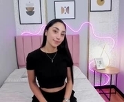 amiralamberts is a 18 year old female webcam sex model.