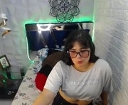 nikki_jonnes is a 18 year old female webcam sex model.
