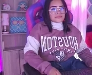 caddleya_lyn is a 20 year old female webcam sex model.