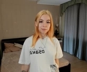 gillianbirchfield is a 18 year old female webcam sex model.
