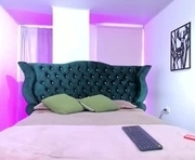 18zoe__ is a  year old female webcam sex model.