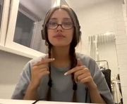 jamestica is a 18 year old female webcam sex model.