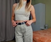 samueltompson is a 18 year old female webcam sex model.