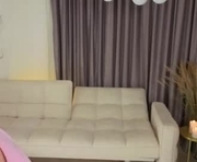 yamired is a 18 year old female webcam sex model.