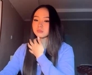 winterluchini is a 18 year old female webcam sex model.