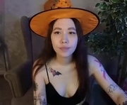 llissamelissa is a 18 year old female webcam sex model.