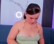 marilyngold_ is a 20 year old female webcam sex model.