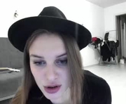 foxfrromearth is a 18 year old female webcam sex model.