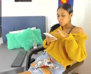 alana_suares is a 19 year old female webcam sex model.