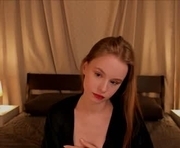 aislyworld is a 18 year old female webcam sex model.