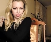 qurli24 is a  year old female webcam sex model.