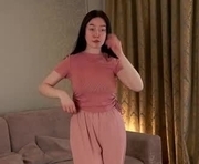 edaemily is a 18 year old female webcam sex model.