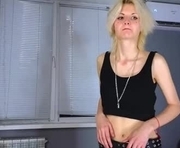 octaviabute is a 18 year old female webcam sex model.