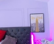 halie728 is a 35 year old female webcam sex model.