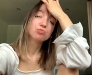peacecurson is a 19 year old female webcam sex model.