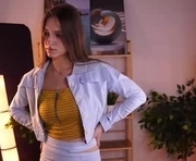erleneash is a 18 year old female webcam sex model.