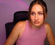 lora_kisses is a 18 year old female webcam sex model.