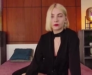 blushberry is a 19 year old female webcam sex model.