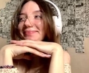 phantom_grin is a 18 year old female webcam sex model.