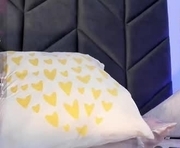 kendalross28 is a 19 year old female webcam sex model.