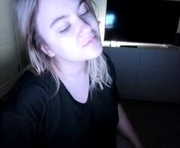appleyummybuns is a  year old female webcam sex model.