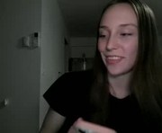 juicysavanah is a 18 year old female webcam sex model.