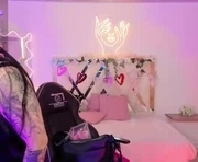 hinna_tay is a 19 year old female webcam sex model.