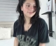 hey_noraly is a 18 year old female webcam sex model.