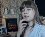 camrussell is a 18 year old female webcam sex model.