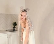 cwencoke is a 18 year old female webcam sex model.