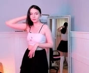 una_medisson is a 19 year old female webcam sex model.
