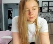 eva_tomiok is a 19 year old female webcam sex model.