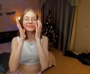 feliceallston is a 18 year old female webcam sex model.