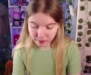 strawberry_juli is a 20 year old female webcam sex model.